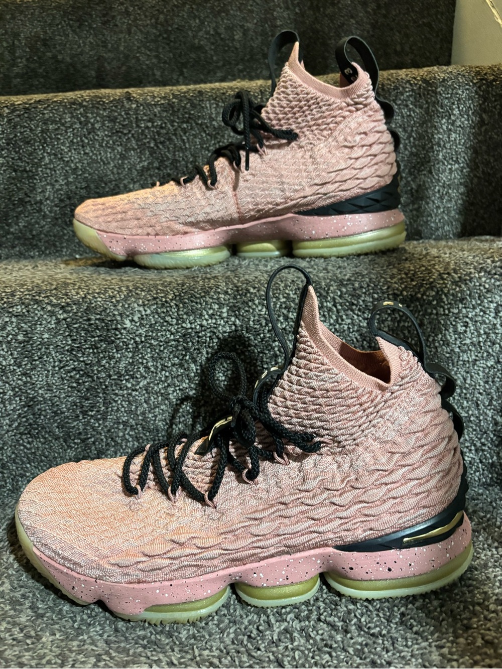 Nike LeBron 15 XV Hollywood Pink Size Men 12 excellent condition